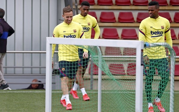 Ảnh Man Utd đến sân tập - Bóng Đá