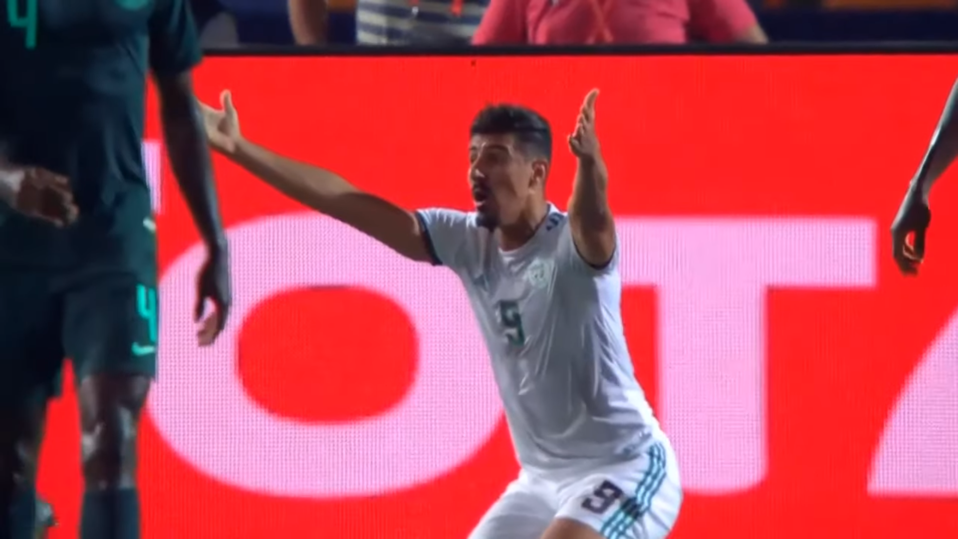 Mahrez lập siêu phẩm phút bù giờ, Algeria lọt vào chung kết CAN sau gần 30 năm - Bóng Đá