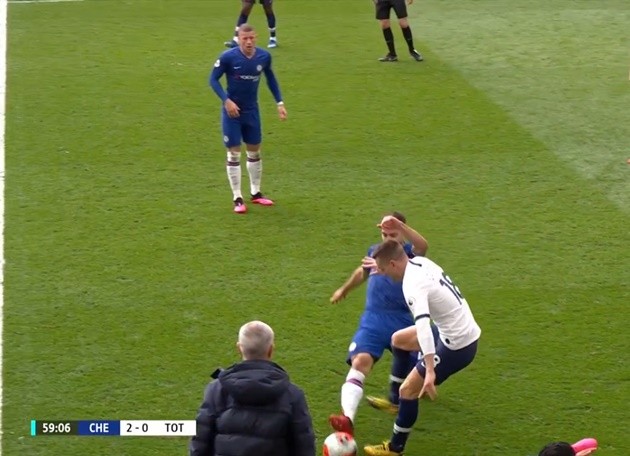Cận cảnh chấn thương Azpilicueta - Bóng Đá