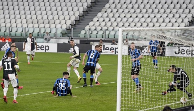 10 cầu thủ xuất sắc nhất Serie A 2019-20: Ronaldo chỉ xếp thứ 3, bất ngờ Ibrahimovic - Bóng Đá