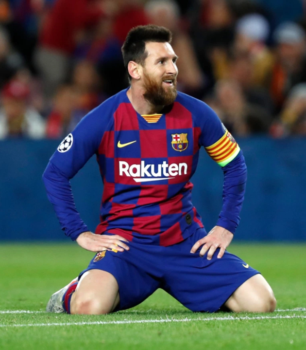 CĐV Barcelona biểu tình bên ngoài SVĐ Nou Camp - Bóng Đá