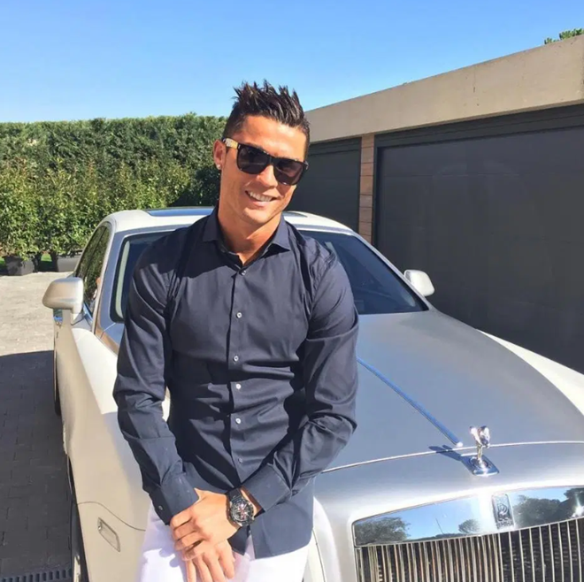 Bộ sưu tập siêu xe của Ronaldo (The Sun) - Bóng Đá