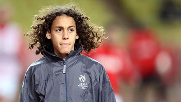 Players you might not realise are still contracted to Premier League clubs - Bóng Đá