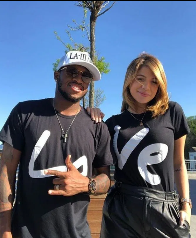 Man Utd star Fred heads out for day at Blackpool Pleasure Beach with wife as coronavirus outbreak takes hold - Bóng Đá