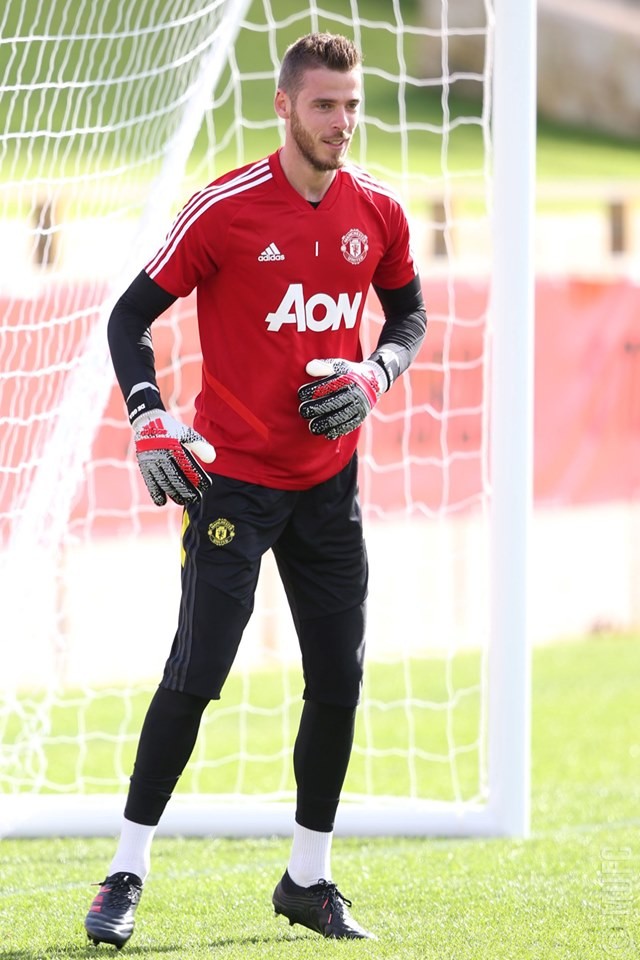 Wan-Bissaka tập cùng Man Utd  - Bóng Đá