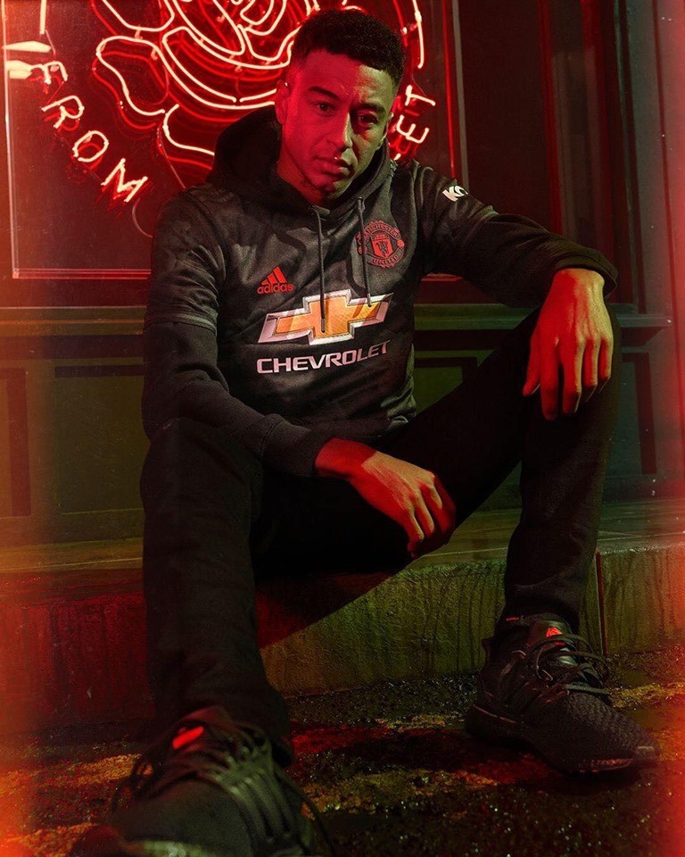 Ở tuổi 21, Mbappe đang khiến cả thế giới dưới chân mình - Bóng Đá