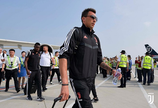 Dàn sao Juventus tươi cười đổ bộ Trung Quốc - Bóng Đá