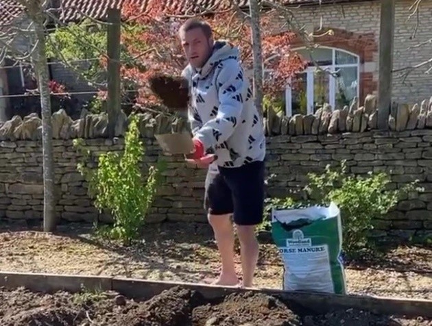 Bruno Fernandes shows incredible work ethic to win ball back - Bóng Đá