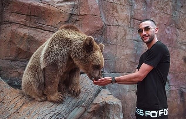 Người khiến Messi 'tắt điện' ra mắt tại Bologna - Bóng Đá