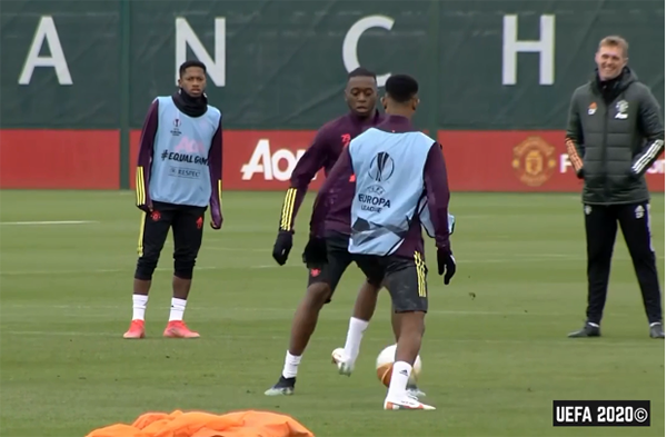 Diallo nhảy múa biến Wan-Bissaka và Matic thành 