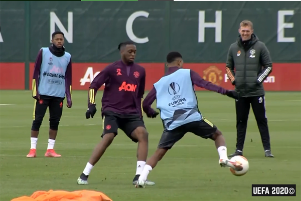 Diallo nhảy múa biến Wan-Bissaka và Matic thành 
