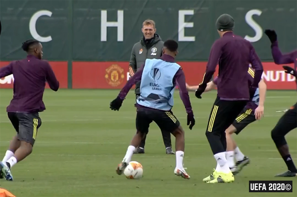 Diallo nhảy múa biến Wan-Bissaka và Matic thành 