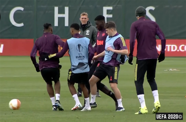 Diallo nhảy múa biến Wan-Bissaka và Matic thành 