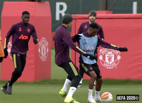 Diallo nhảy múa biến Wan-Bissaka và Matic thành 