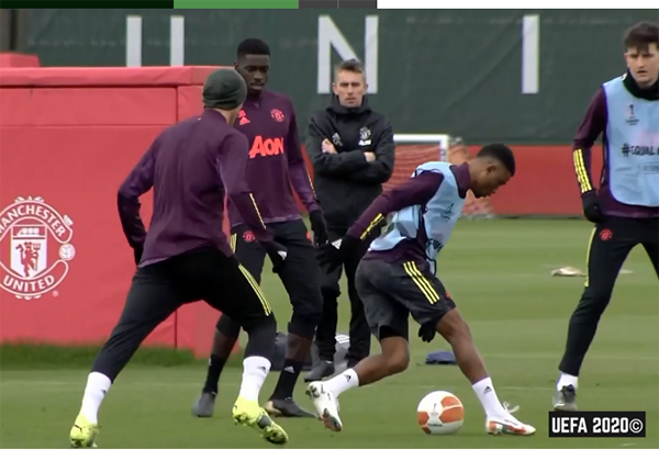 Diallo nhảy múa biến Wan-Bissaka và Matic thành 