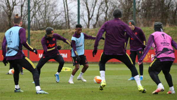 Diallo nhảy múa biến Wan-Bissaka và Matic thành 