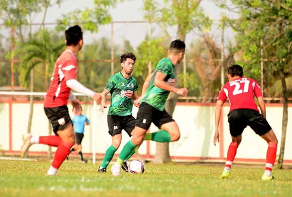 Lee Nguyễn phô diễn kỹ thuật, giúp CLB TP.HCM thắng đậm Long An - Bóng Đá
