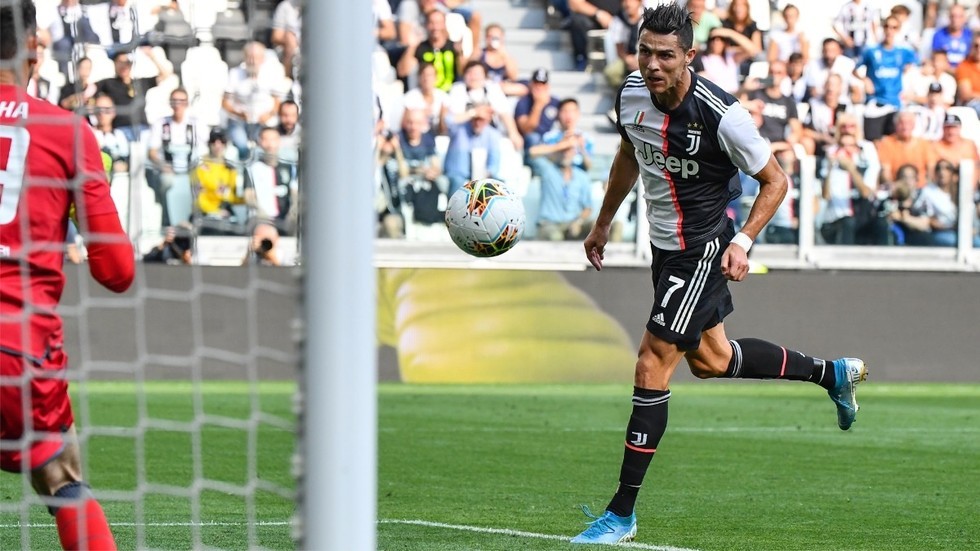 'Messi can't do that' Piers Morgan - Bóng Đá