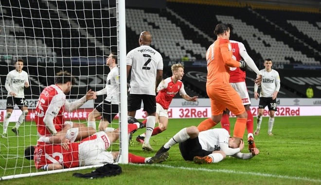 Rooney's debut with a defeat - Bóng Đá