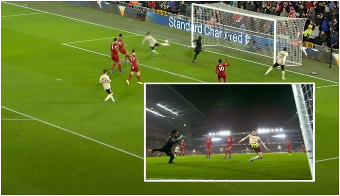 10 tình huống ngớ ngẩn nhất Premier League 2019/20: Người MU 'tấu hài' tại Anfield - Bóng Đá