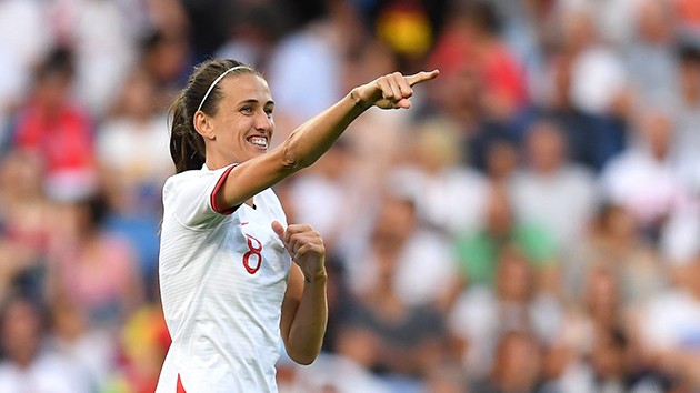 Tiếp tục 'vô đối', cựu sao Man Utd đưa nữ Anh vào bán kết World Cup - Bóng Đá