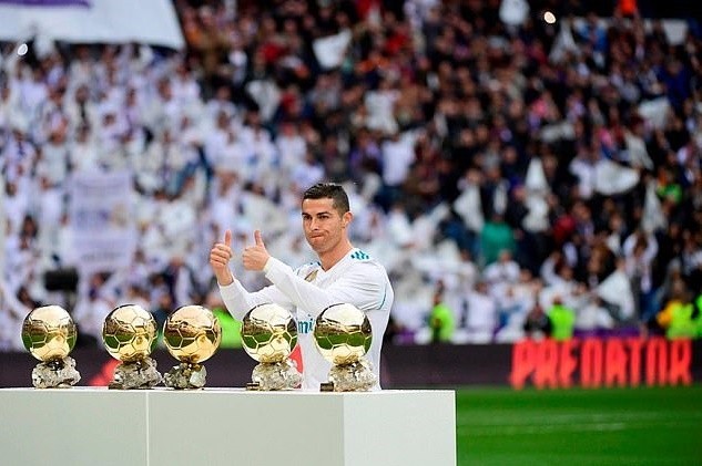 Cristiano Ronaldo receives Marca's Legend award in recognition of his goal-laden time with Real Madrid and record trophy collection - Bóng Đá