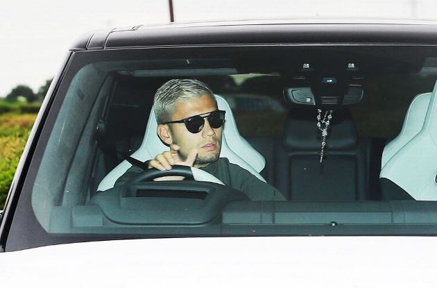 Bayern Munich's Champions League heroes land back in Germany wearing 'Triple 2020' shirts  - Bóng Đá