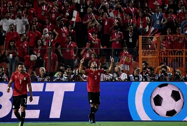 Man Utd stars Wan-Bissaka and Fosu-Mensah ordered to leave school training ground after trying to exercise in Cheshire - Bóng Đá