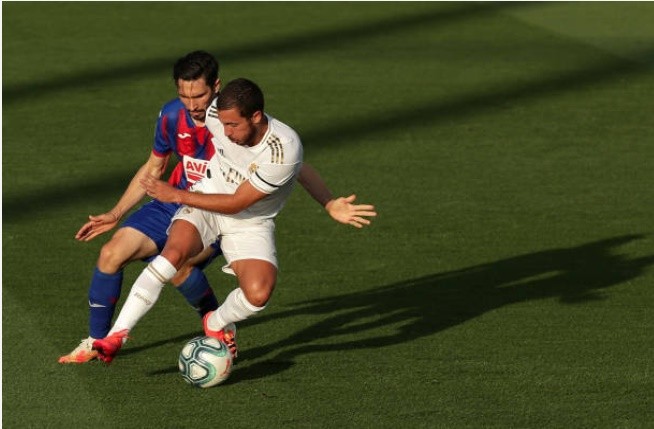 Neuer kiến tạo từ phần sân nhà, Bayern hoàn tất 