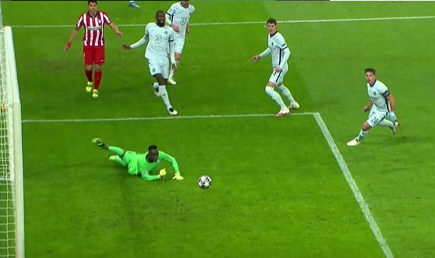 Tuchel shocked as Luis Suarez bodies past Chelsea stars Antonio Rudiger and Marcos Alonso to create open-goal chance for Atletico - Bóng Đá