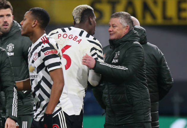 Man Utd fume at referee blowing for half-time while they were on rapid counter attack in West Brom draw - Bóng Đá