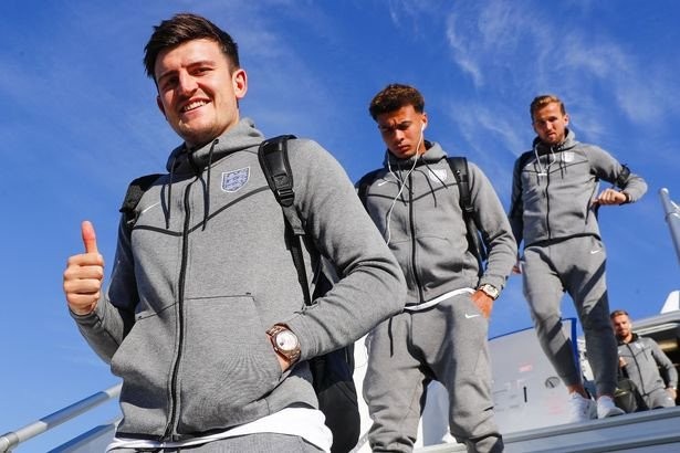 Laurent Koscielny branded ‘disgusting’ for ‘disrespectful’ Bordeaux unveiling in which he gets rid of Arsenal shirt he wore for nine years - Bóng Đá