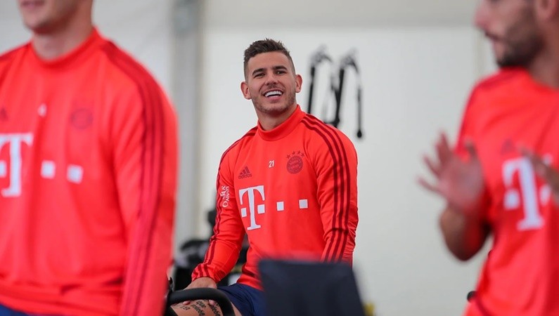 Ảnh Chelsea hành quân đi đấu Siêu cúp - Bóng Đá