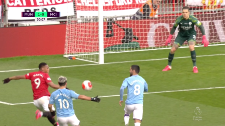 How Bruno Fernandes deceived Manchester City from free-kick for Anthony Martial’s brilliant goal - Bóng Đá