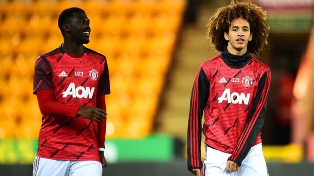 Players you might not realise are still contracted to Premier League clubs - Bóng Đá