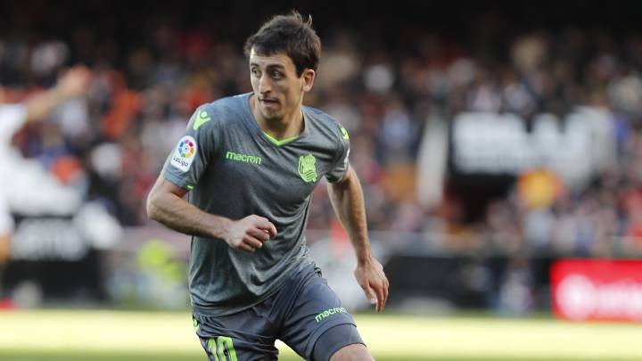 Mesut Ozil yawns watching Arsenal - Bóng Đá