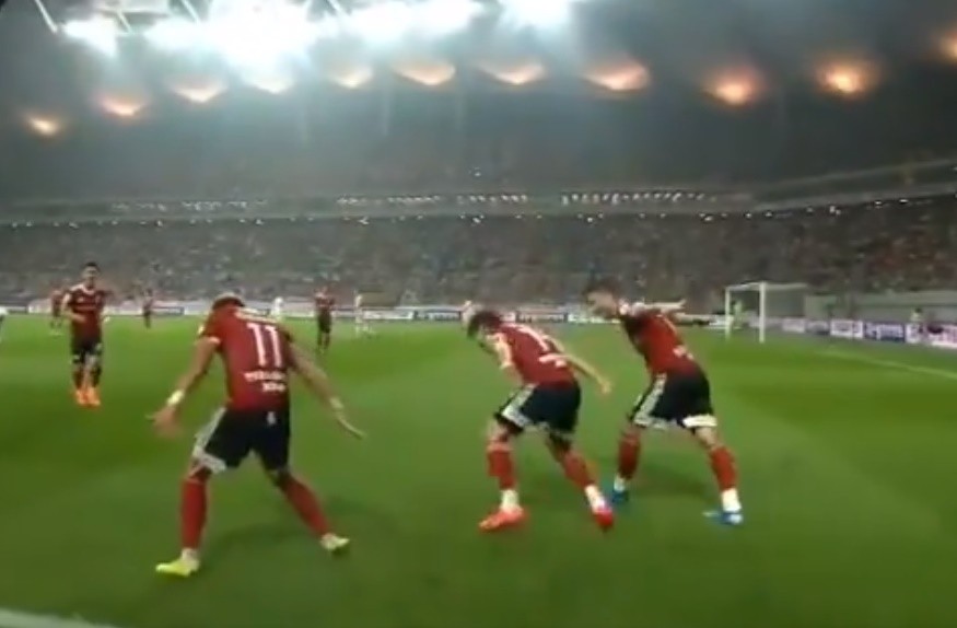 Cristiano Ronaldo smiles wryly after K-League striker Cesinha imitates his iconic celebration - Bóng Đá
