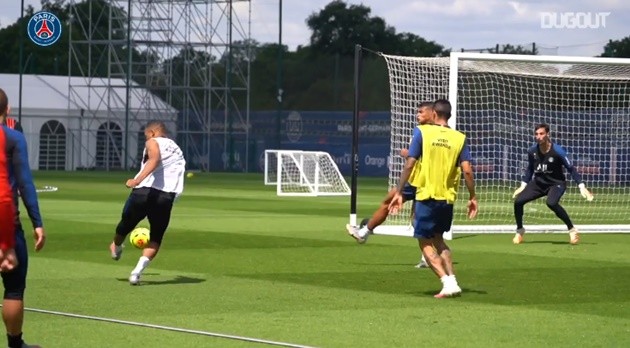 Trở lại tập luyện, Neymar và Mbappe 