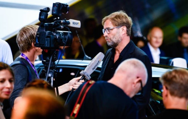 Jurgen Klopp makes the most of international break with appearance at Frankfurt Motor Show before turning focus to Liverpool's clash with Newcastle - Bóng Đá