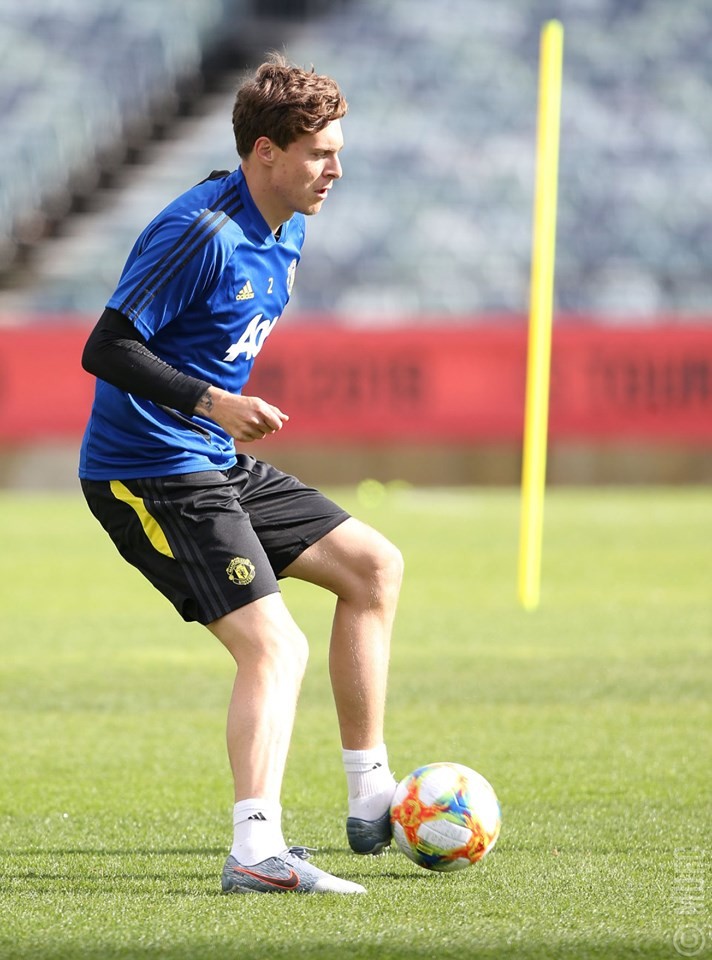 Wan-Bissaka tập cùng Man Utd  - Bóng Đá