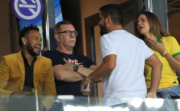 ẢNH: NEYMAR ĐI XEM BRAZIL - Bóng Đá