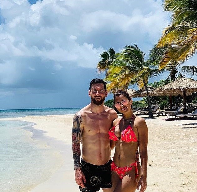 Messi và Ronaldo thư giãn bên gia đình (Daily Mail) - Bóng Đá
