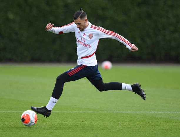 Sao Arsenal gây choáng với kiểu tóc mới nhất của mình trên sân tập - Bóng Đá