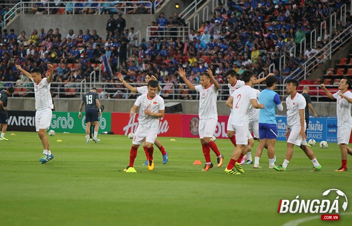 TRỰC TIẾP Thái Lan vs Việt Nam: Trọng Hoàng, Tuấn Anh đá chính, Văn Hậu dự bị - Bóng Đá
