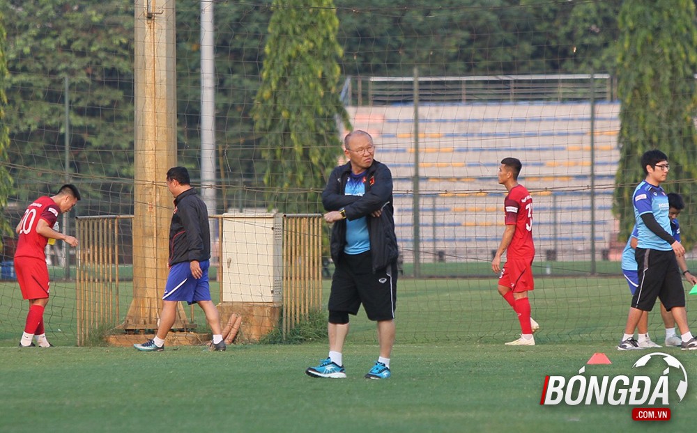 Tân binh ĐT Việt Nam tập riêng, thầy Park vẫn còn lo lắng trong buổi tập ngày 28/09 - Bóng Đá
