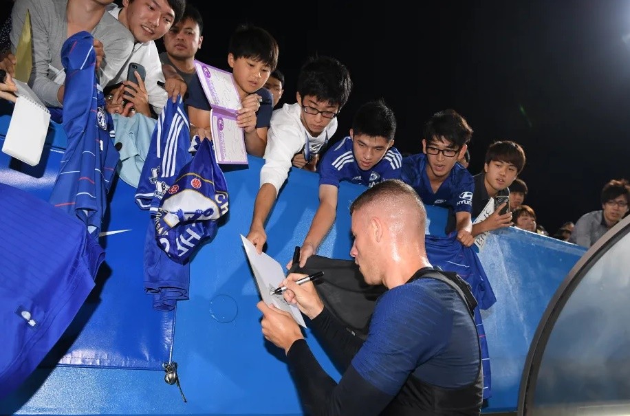 Chùm ảnh: Chelsea tung hoành ở Nhật, rước cúp Rakuten! - Bóng Đá