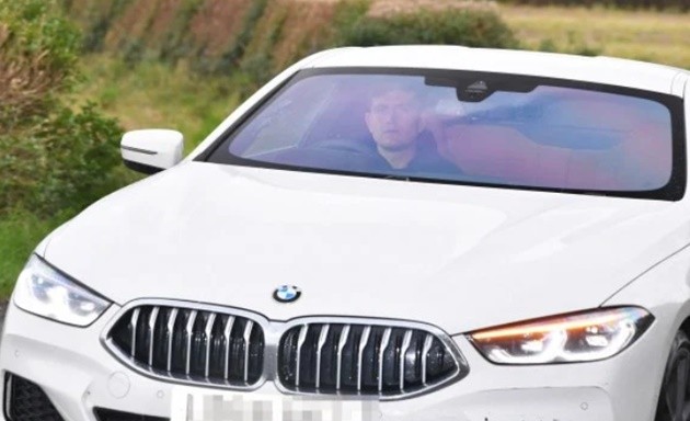 Under-fire Man Utd stars arrive at Carrington ahead of huge Arsenal clash  - Bóng Đá