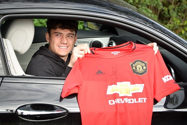 Nemanja Vidic reveals Chelsea striker wanted to punch him in Champions League final - Bóng Đá