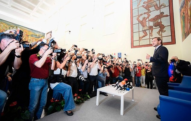 Manchester United fans react as Sanchez’s Chile exit Copa America - Bóng Đá