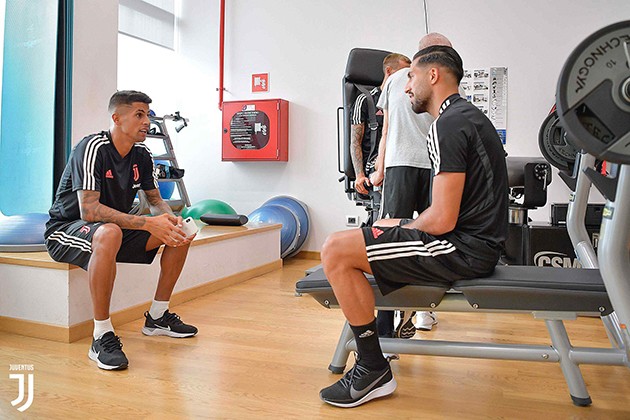 Ảnh Đồng đội Cristiano Ronaldo vui cười trong ngày tập trung - Bóng Đá